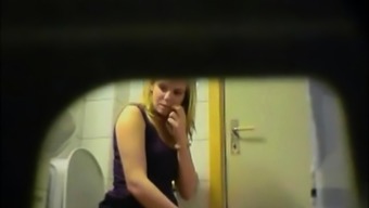 teen amateur spy hidden cam hidden cam voyeur teen (18+) toilet pussy blonde amateur ass